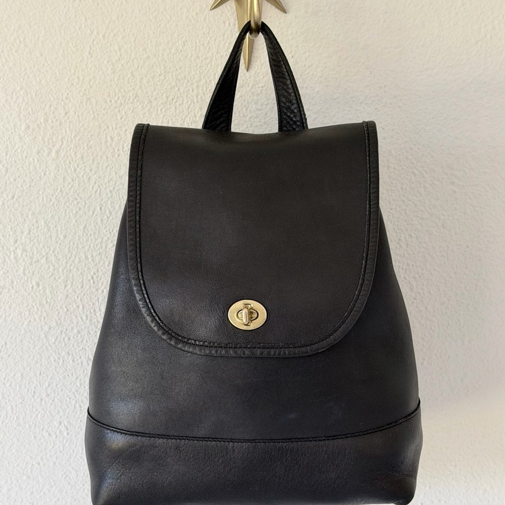 Vintage 90's Coach Black Leather Daypack 9791 Vtg Turnlock Backpack - Picture 2 of 16